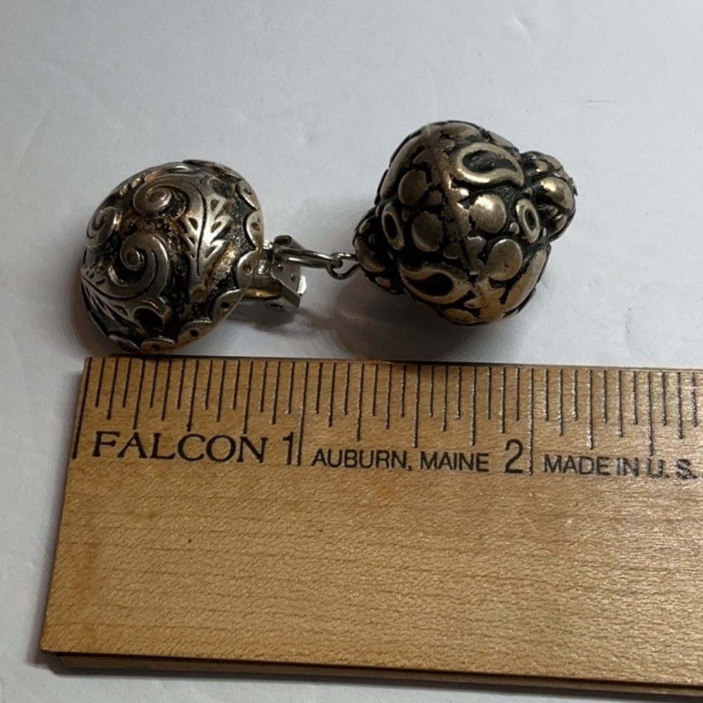 Vintage Brass Repoussé Dangle Clip Earrings Baroque Scroll Dome Ball Drop - Picture 9 of 9